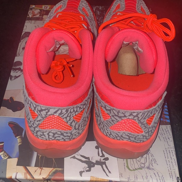 Jordan 11 retro low IE Flash Crimson Sz.10.5m. Original box. Crimson/cement gray - Picture 5 of 8
